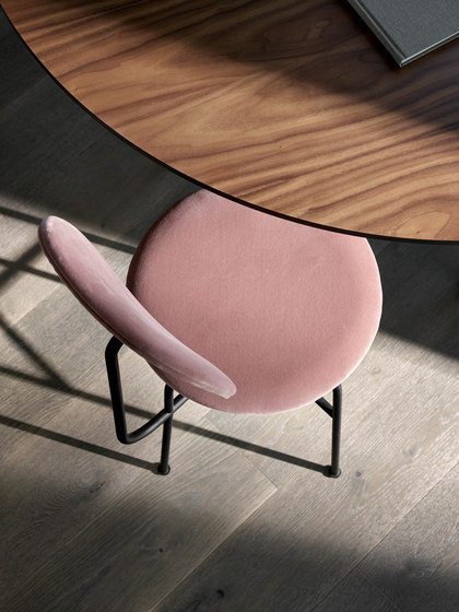 Afteroom Counter Chair | Black/Cognac | Bar stools | Audo Copenhagen