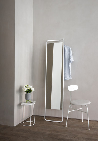 Kaschkasch Floor Mirror | White | Specchi | Audo Copenhagen