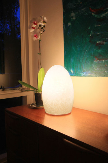 Egg Fritted Large | Lámparas de sobremesa | Neoz Lighting