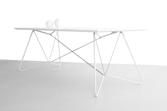 On a String Table | Tables de repas | OK design
