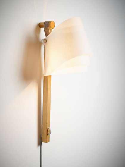 FLÄKS | Shelf with built-in lamp | Shelving | Domus