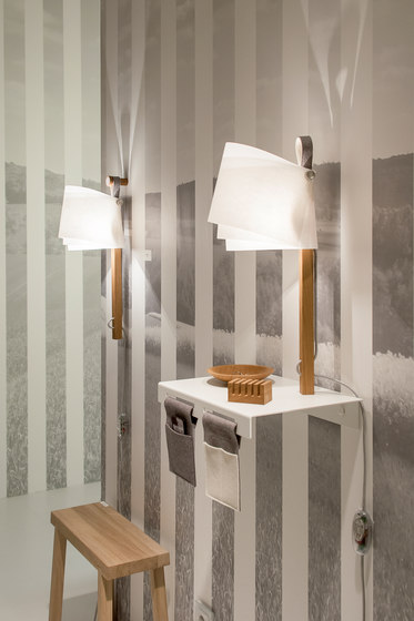FLÄKS | Shelf with built-in lamp | Étagères | Domus
