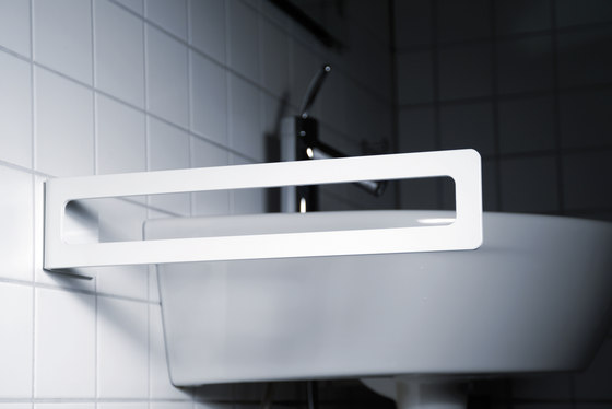 radius puro bathroom shelf | Étagères salle de bain | Radius Design