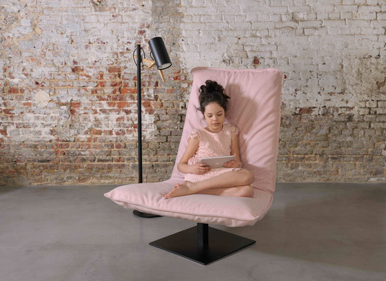 Le Sac footstool leather | Poufs / Polsterhocker | Indera