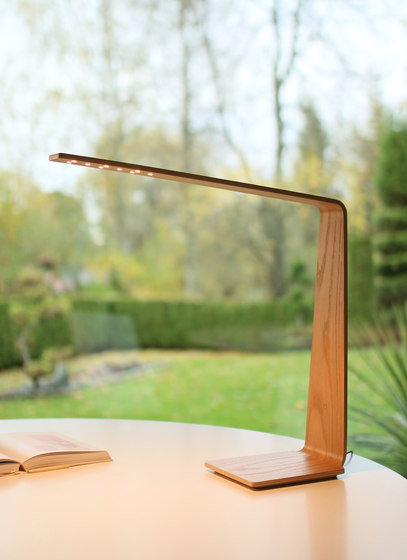 Led8 & QI Desk Lamp | Lámparas de sobremesa | TUNTO Lighting