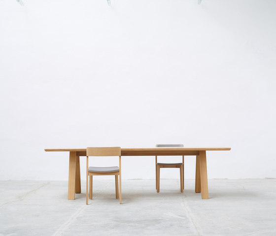 Stelvio Table | Dining tables | TON A.S.
