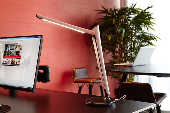 Lámpara LED de escritorio Tulip | Lámparas de sobremesa | Götessons