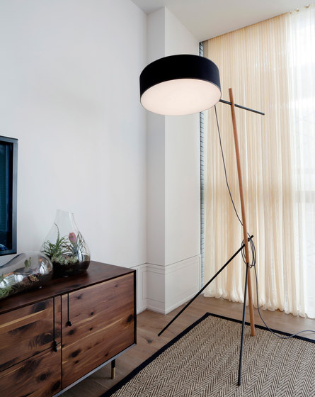 Excel Desk Lamp (White/Oak) | Table lights | Roll & Hill