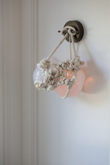 Knotty Bubbles Chandelier - 1 Lg, 6 Sm Bubbles (Natural/Clear) | Lampade sospensione | Roll & Hill