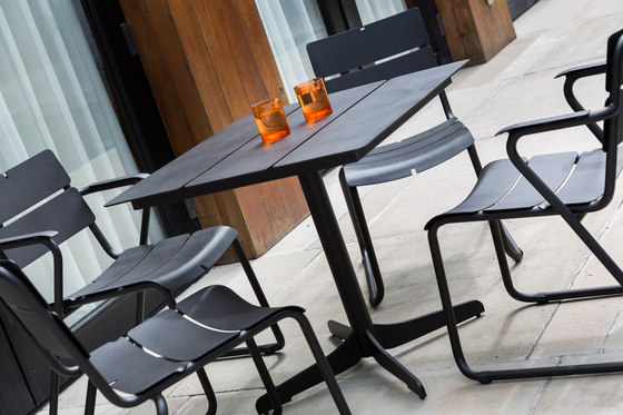Ceru Contract Dining Table | Tables de bistrot | Oasiq