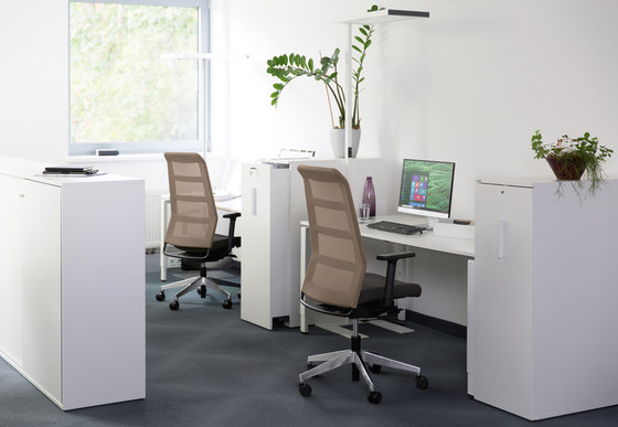 paro_2 Bürostuhl mit gepolsterter Rückenlehne | Bürodrehstühle | Wiesner-Hager