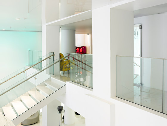 LK60 curved glass railings | Ringhiere delle scale | Steelpro