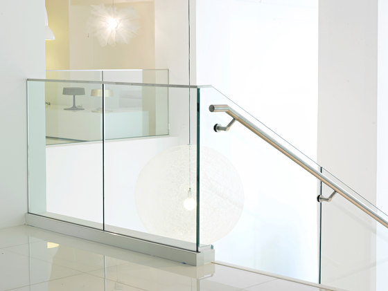 LK60 curved glass railings | Ringhiere delle scale | Steelpro