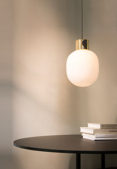 JWDA Concrete Table Lamp | Light Grey/Brass | Tischleuchten | Audo Copenhagen