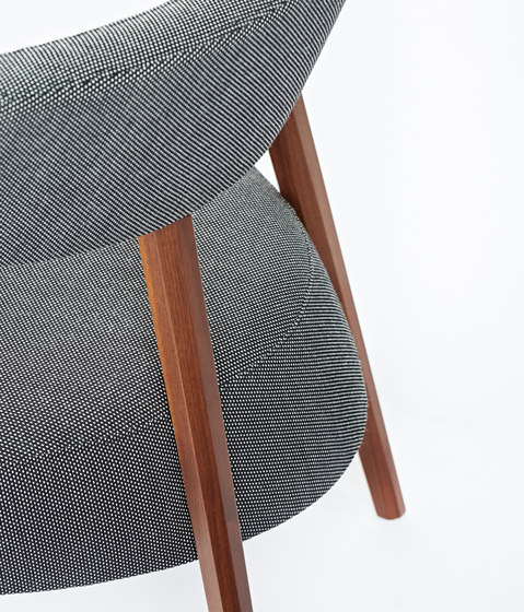 Marlon Lounge Chair | Poltrone | AXEL VEIT