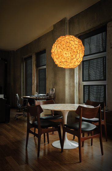 Poppy Hanging Lamp medium | Lámparas de suspensión | Kenneth Cobonpue