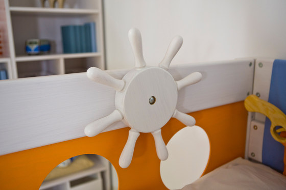 Pirate Bed with Platform DBA-202 | Letti infanzia | De Breuyn