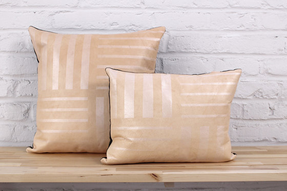 Pearl Crosshatch Leather Pillow - 18x18 | Kissen | AVO