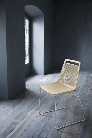 Akami Na | Chairs | Gaber