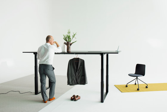 Frankie Conference Table with Sled Base | Contract tables | Martela