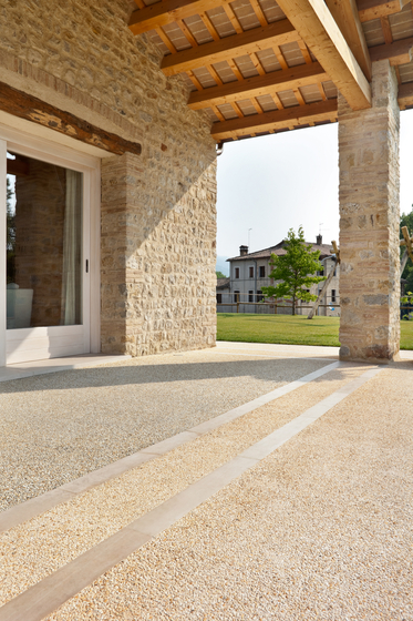 Sassoitalia Floor - Cammello, Grigio, Rosso Levante | Sols en béton / ciment | Ideal Work