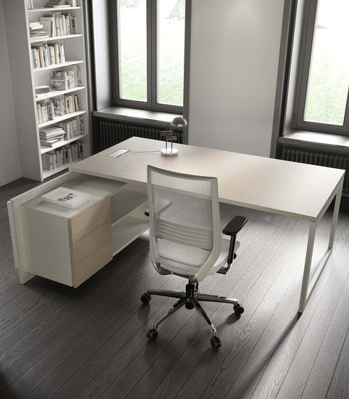 Semi-executive V30 | Desks | Forma 5
