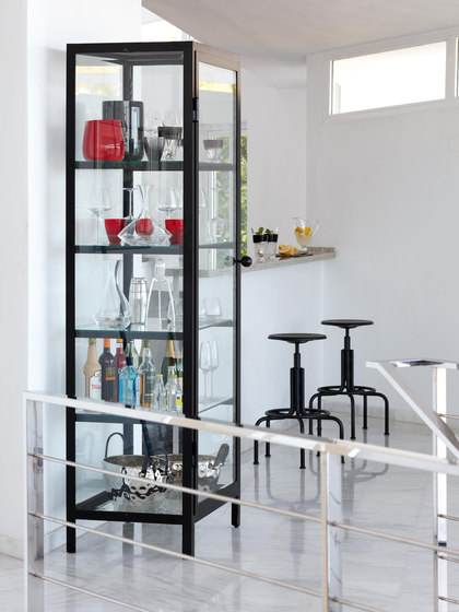 Schneewittchen glass cabinet | Vitrines | Lambert