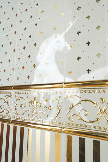 Grand Elegance Gold narciso B oro su bordeaux | Carrelage céramique | Petracer's Ceramics