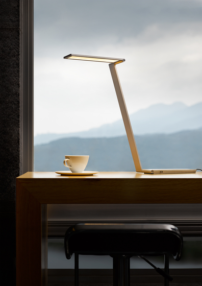 BE Light Table | Black | Lámparas de sobremesa | QisDesign