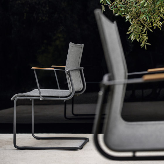Sway Bar Chair | Bar stools | Gloster Furniture GmbH