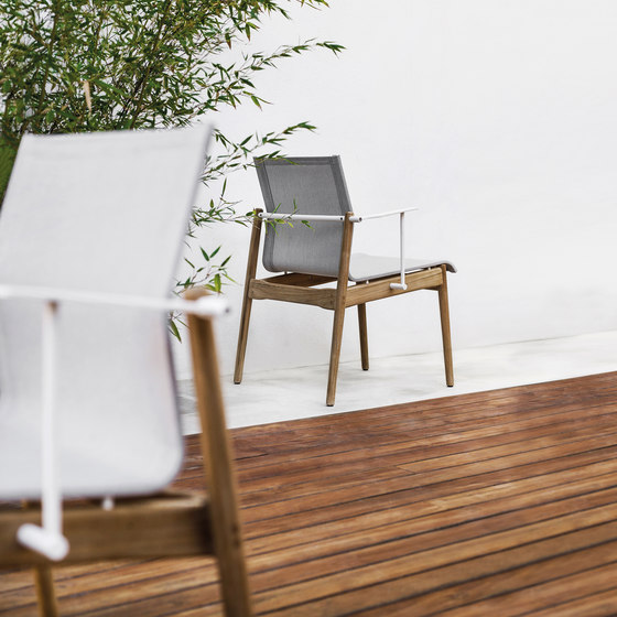 Sway Teak Stacking Chair with Arms | Stühle | Gloster Furniture GmbH