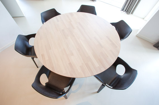 Oak V Square Spin | Dining tables | dutchglobe