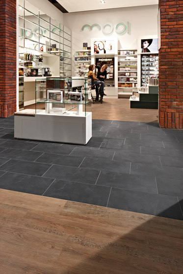 Allura Click grey concrete | Synthetic panels | Forbo Flooring
