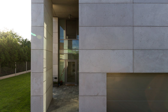 Porous Panel Off White | Beton Platten | IVANKA