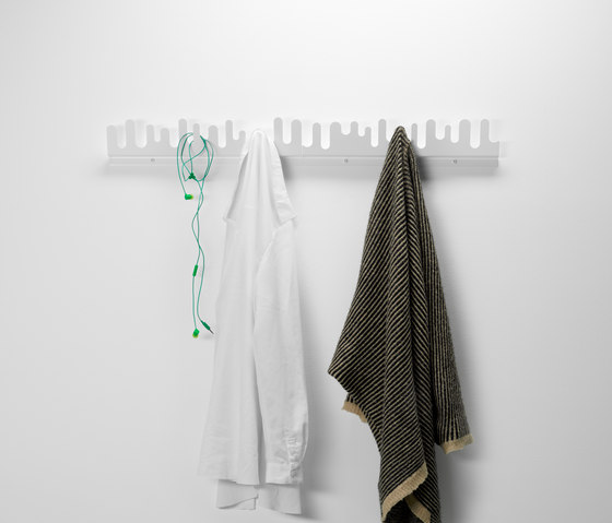 Wave wall-mounted hanger in black lacquered metal | Hook rails | Design House Stockholm