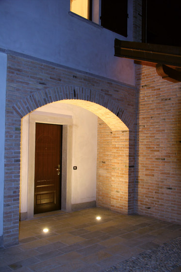 Chiara Mid-Power LED / Ghiera in Acciaio Inox - Vetro Sabbiato - Direct 230V | Lampade outdoor parete | Ares