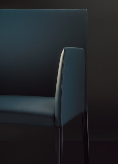Deen chair with armrests | Chaises | Walter K.