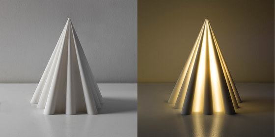 Pyramid Table Lamp | Lampade tavolo | Robert Debbane