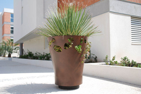 Green Palacio jardinière | Plant pots | CYRIA