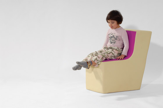 Volta® | Kids armchairs / sofas | PLAY+