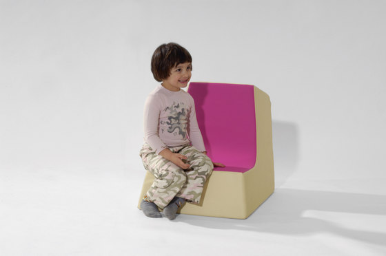 Volta® | Kids armchairs / sofas | PLAY+