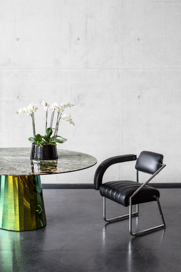 Pli Table Black marble | Dining tables | ClassiCon