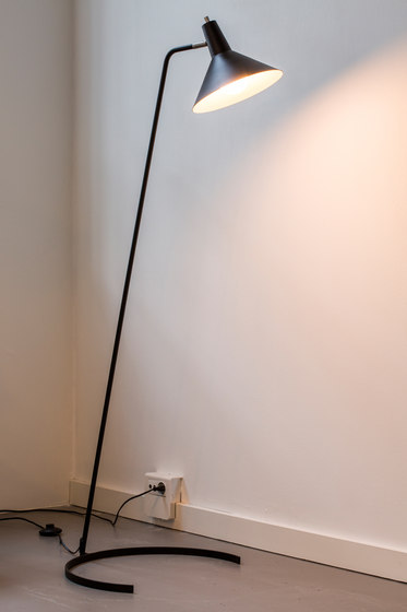 Floor Lamp No.1505: The Horse Shoe | Luminaires sur pied | ANVIA