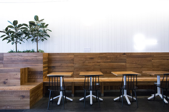 Intersecting Cafe Table | Tables de bistrot | Uhuru Design
