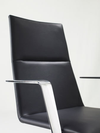Sola | Stühle | Davis Furniture