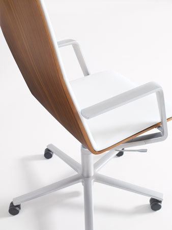 Sola | Chairs | Davis Furniture