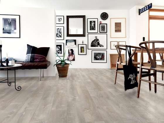 Modern Plank vinyl light village oak | Laminate flooring | Pergo