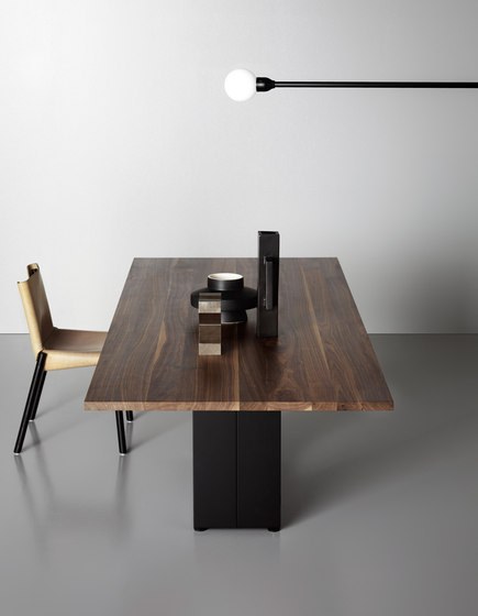 Holo table | Dining tables | Kristalia