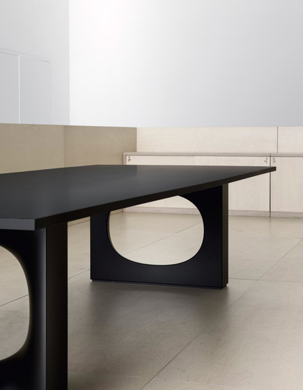 Holo table | Dining tables | Kristalia