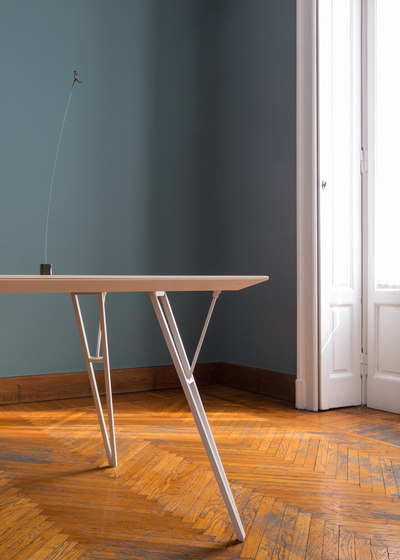 Eiffel-Y | square table | Dining tables | Skitsch by Hub Design
